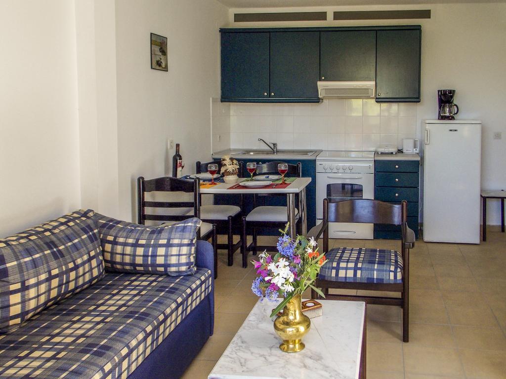 Manto On The Beach Apartments Барбати Экстерьер фото