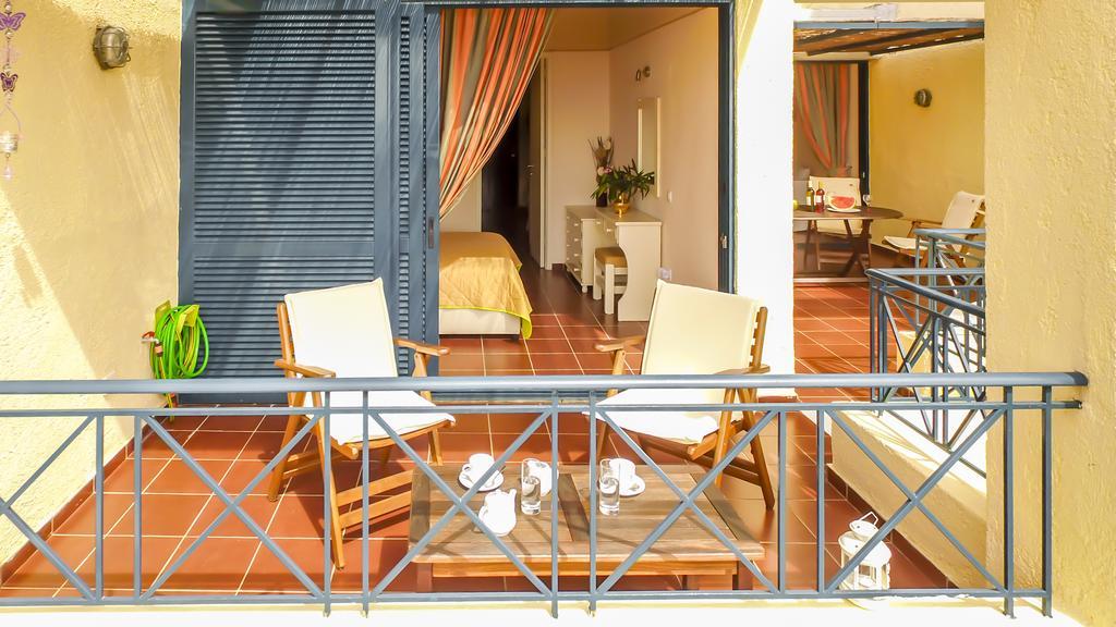 Manto On The Beach Apartments Барбати Экстерьер фото