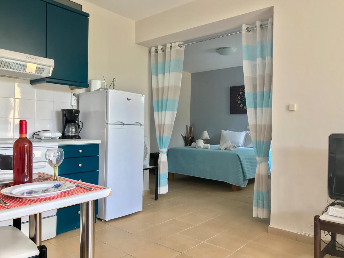Manto On The Beach Apartments Барбати Экстерьер фото